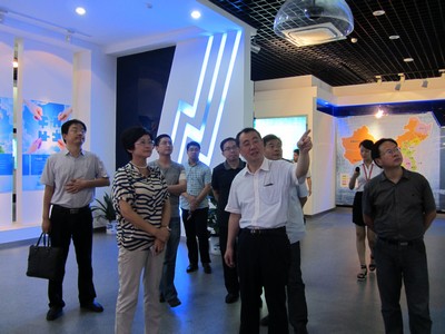 宜兴市科协一行参观天能集团
