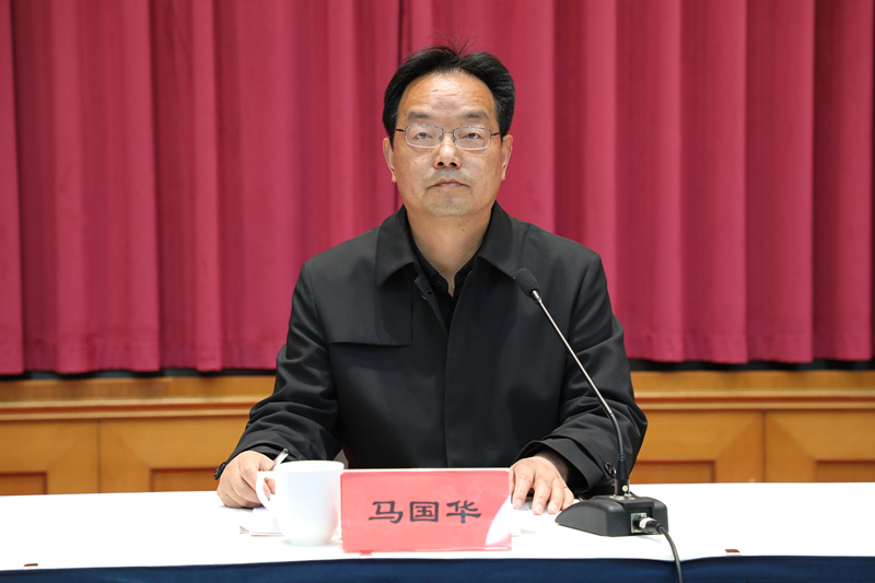 市科协副主席马国华主持大会_副本.jpg